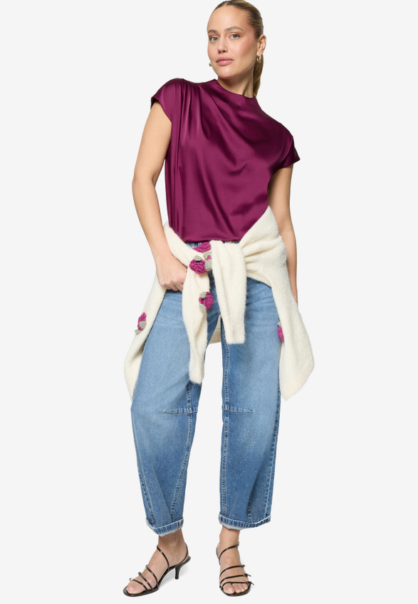 Satinbluse  mit Stehkragen / Modellfoto Vorderseite (Outfit)
