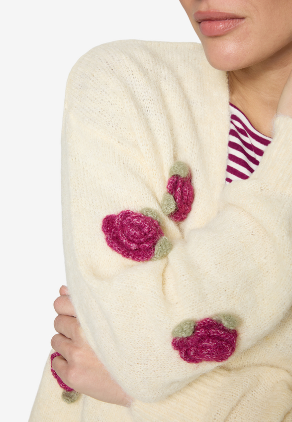 Strickjacke mit bunten 3D Blumen  / Detailbild