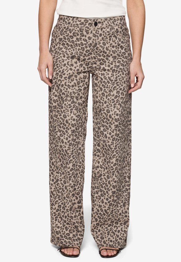 Leo-Hose  mit weitem Bein  / Modellfoto Vorderseite
