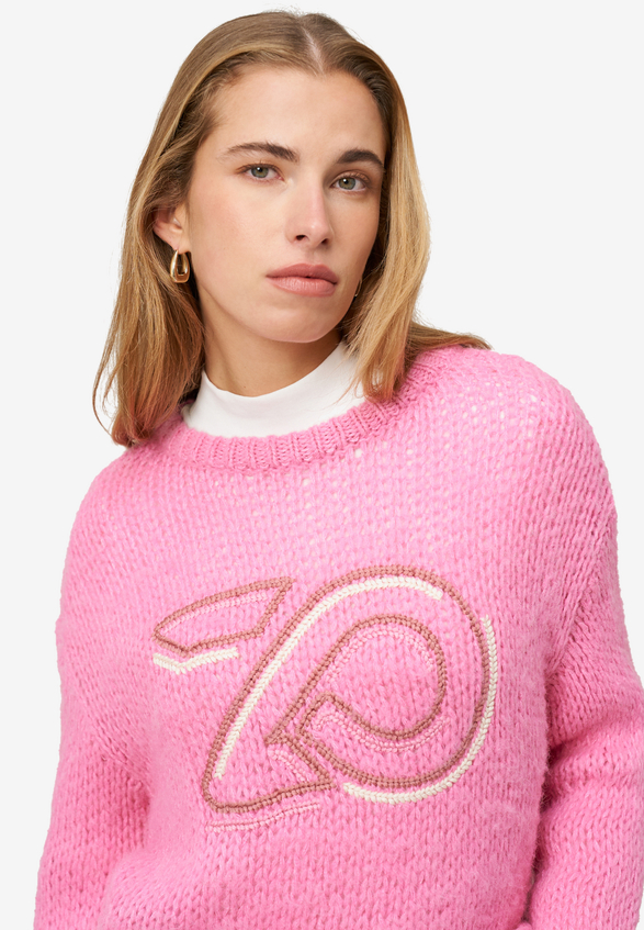 Pullover mit Logostickerei / Detailbild