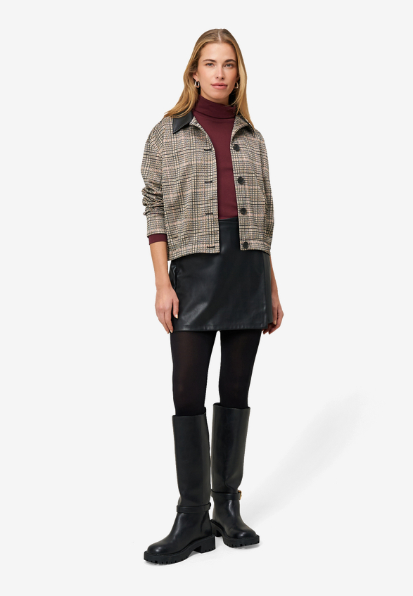 Karo-Jacke mit Knopfleiste / Modellfoto Vorderseite (Outfit)