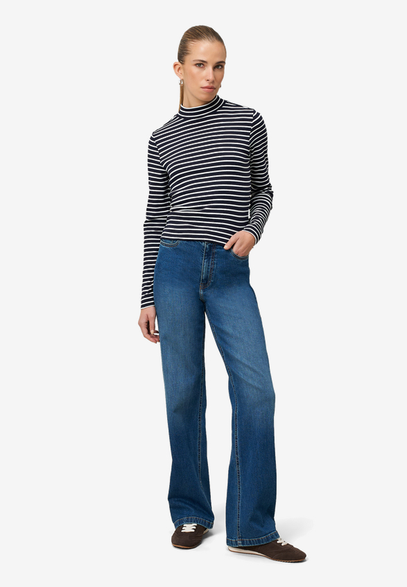 Ringelshirt mit Stehkragen / Modellfoto Vorderseite (Outfit)