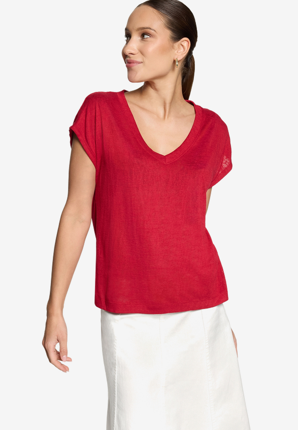 Basic-T-Shirt  mit V-Ausschnitt / Modellfoto Vorderseite