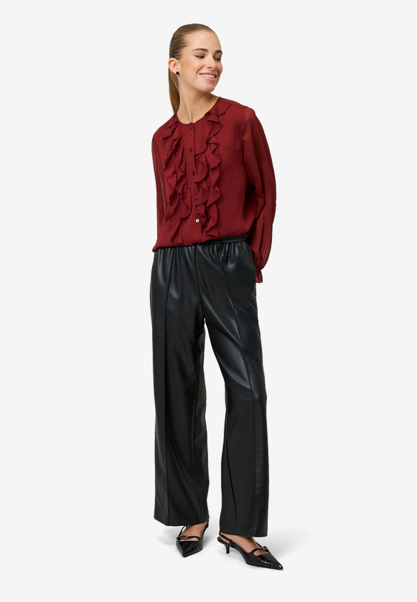 Chiffonbluse mit Volants / Modellfoto Vorderseite (Outfit)