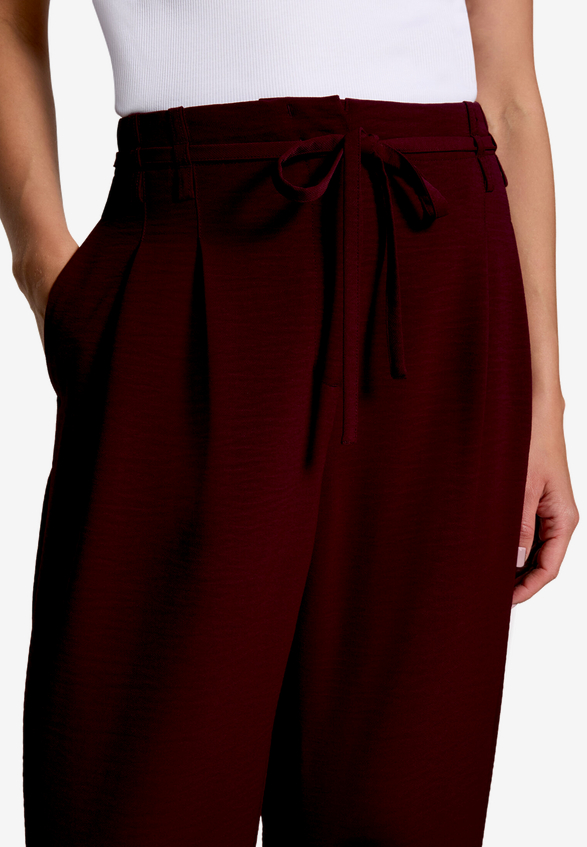 Elegante Stoffhose  mit Bindegürtel / Detailbild