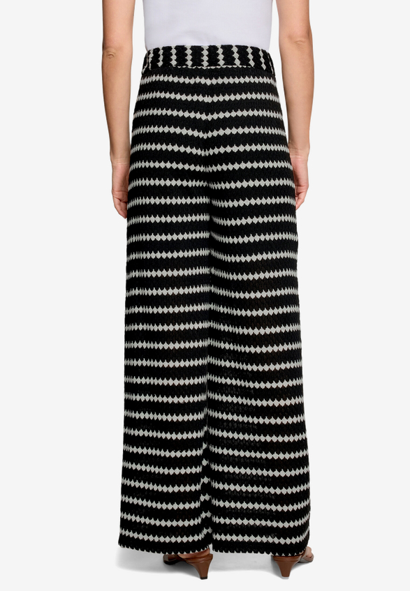 Strickhose  mit Streifen / Modellfoto Rückseite