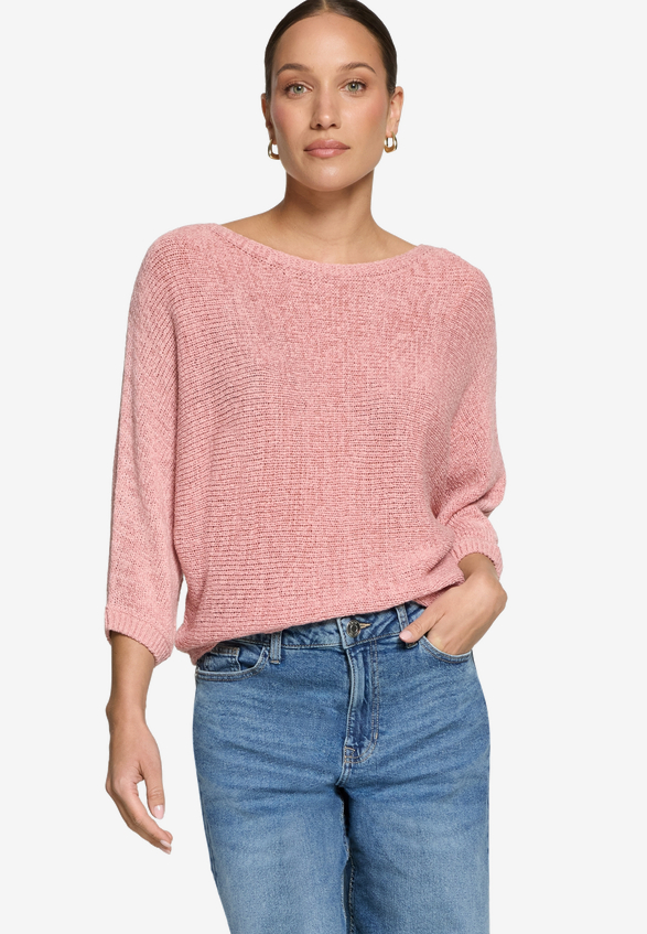 Strickpullover mit Fledermausärmeln / Modellfoto Vorderseite