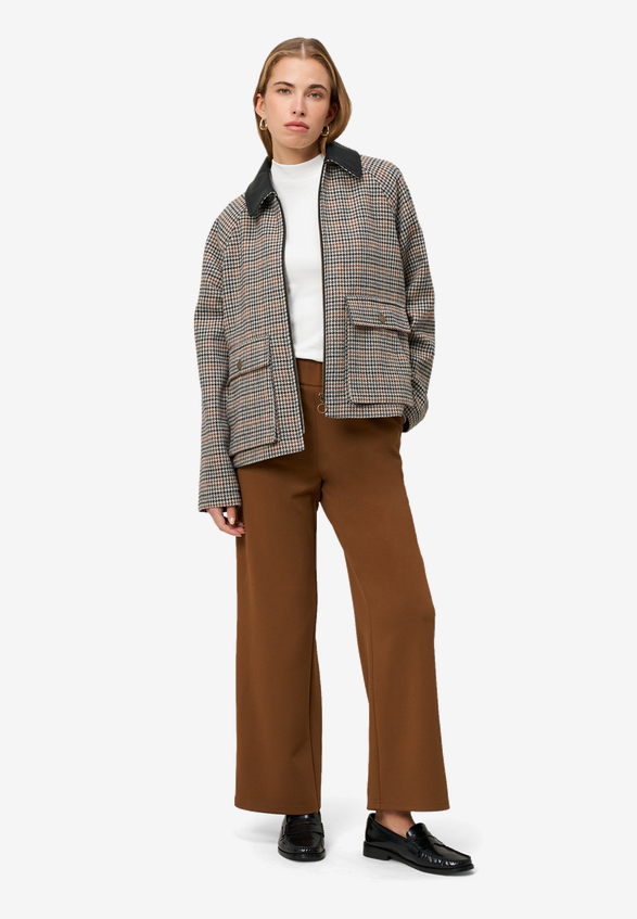 Basic-Hose in 7/8 Länge Style Malou / Modellfoto Vorderseite (Outfit)