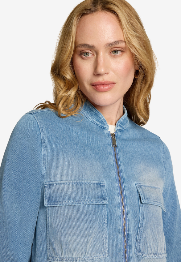 Jeansjacke mit Reißverschluss / Detailbild