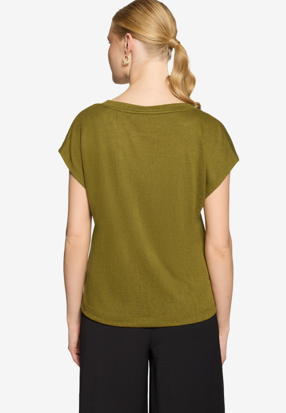 Basic-T-Shirt  mit V-Ausschnitt / Modellfoto Rückseite