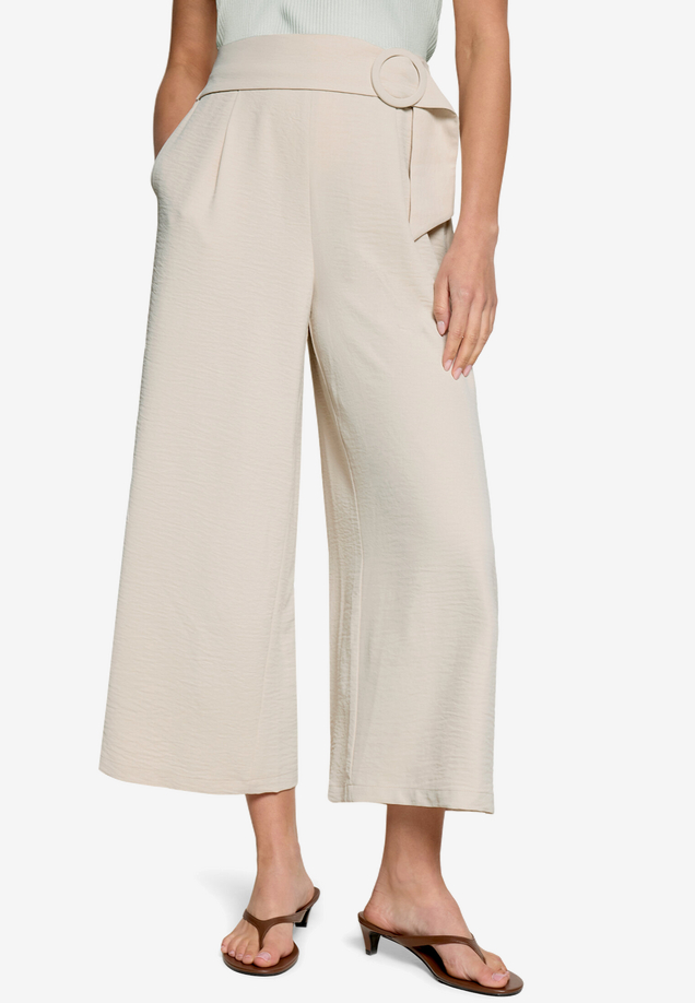 Stoffhose  7/8 Länge mit Schnalle / Modellfoto Vorderseite