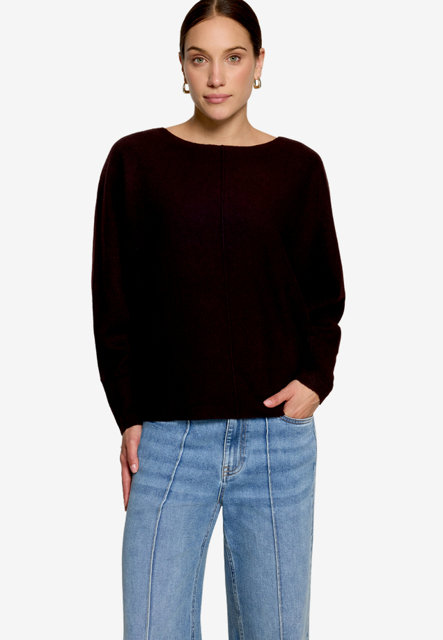 Strickpullover mit Fledermausärmeln mit Fledermausärmeln / Modellfoto Vorderseite