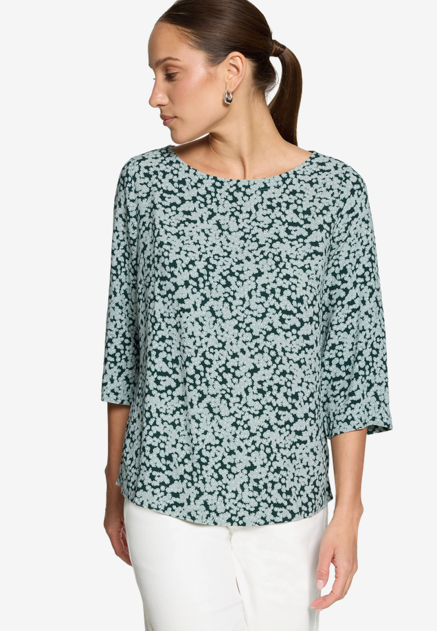 Blusenshirt mit Blumenmuster / Modellfoto Vorderseite