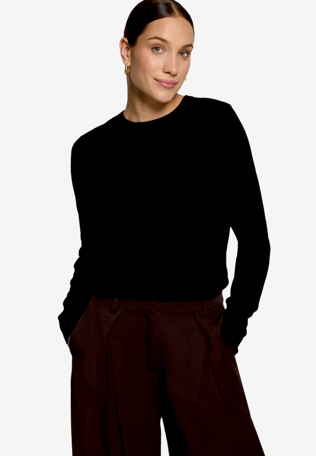 Basic-Pullover  mit Rundhalsausschnitt  / Modellfoto Vorderseite
