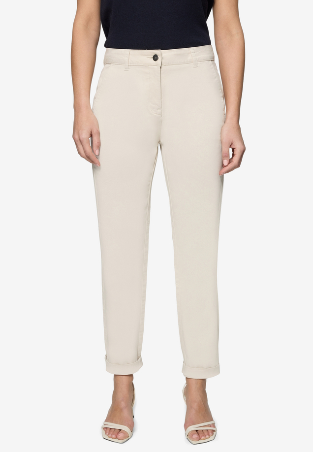 Chinohose  mit Stretch 28 Inch  / Modellfoto Vorderseite