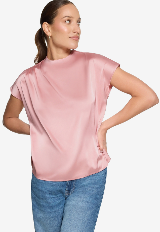 Satinbluse  mit Stehkragen / Modellfoto Vorderseite