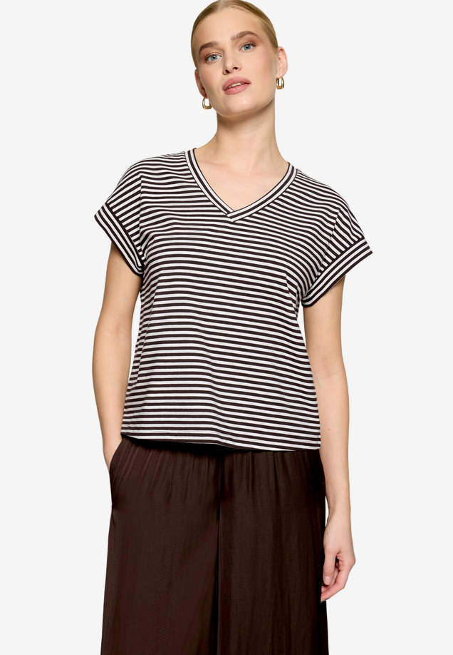 Shirt  gestreift mit V-Ausschnitt  / Modellfoto Vorderseite