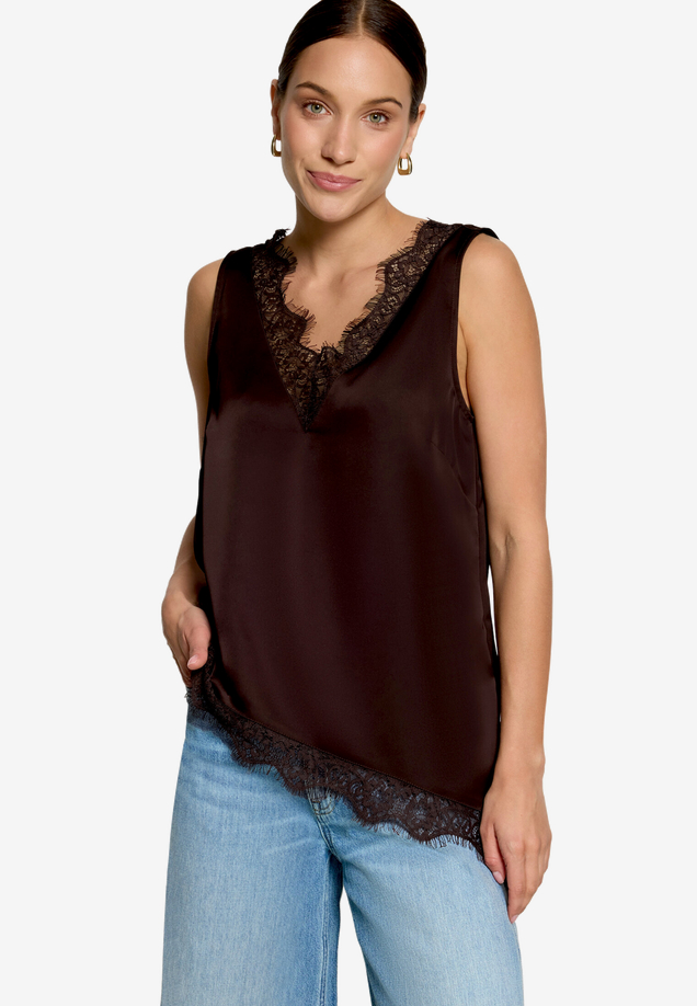 Satin-Top mit Spitze  / Modellfoto Vorderseite