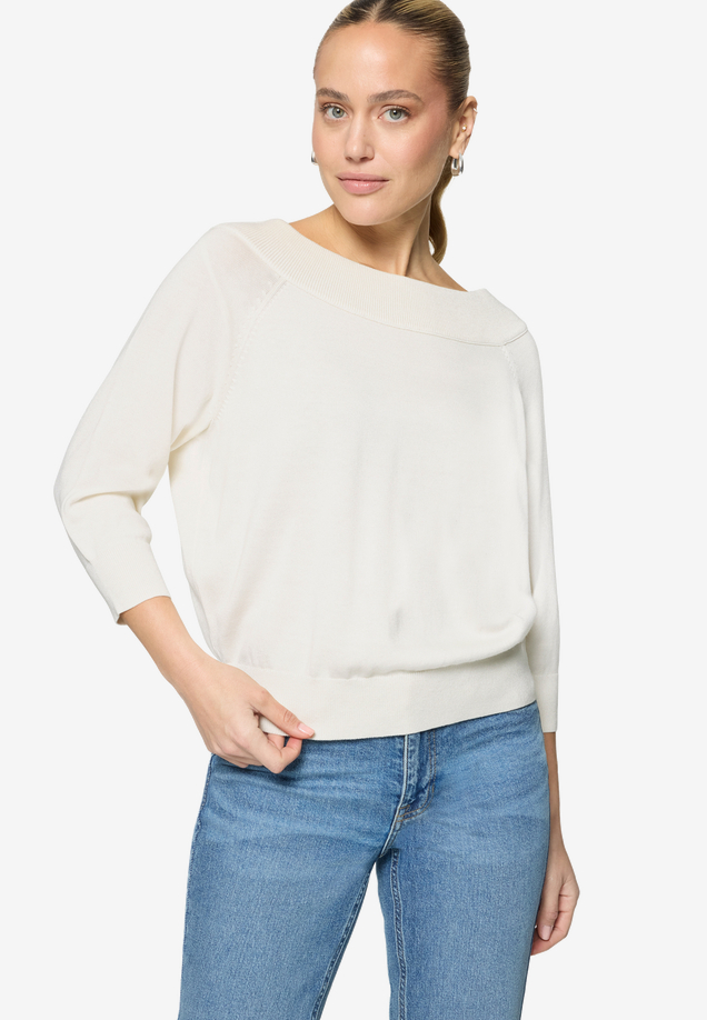 Strickpullover mit Carmenausschnitt  / Modellfoto Vorderseite