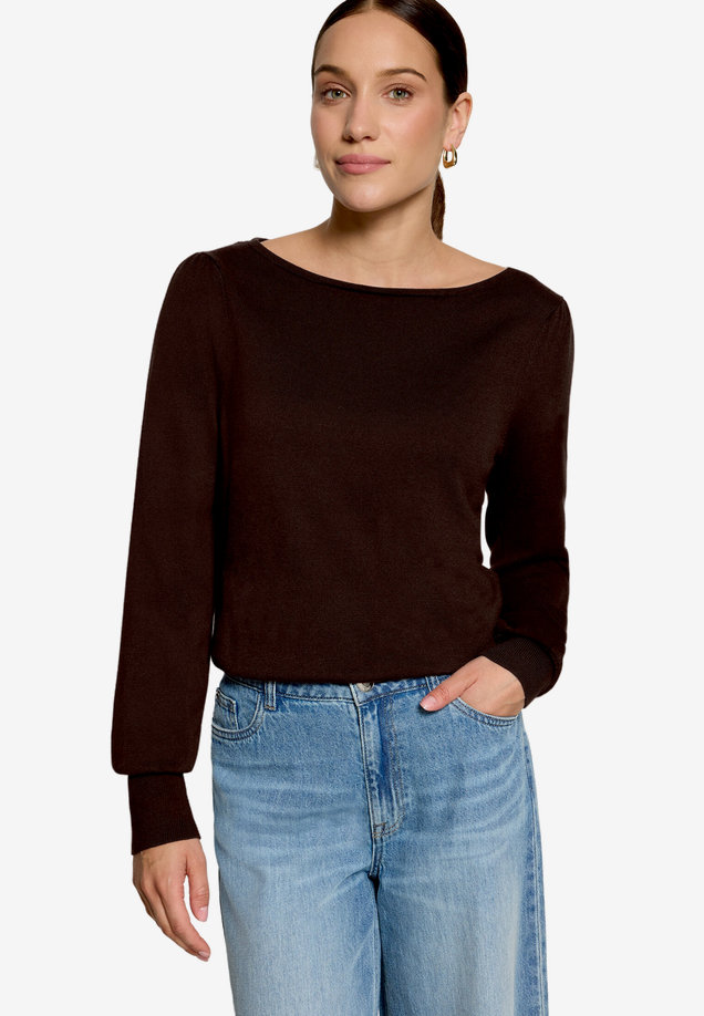 Feinstrickpullover  mit U-Boot Ausschnitt  / Modellfoto Vorderseite