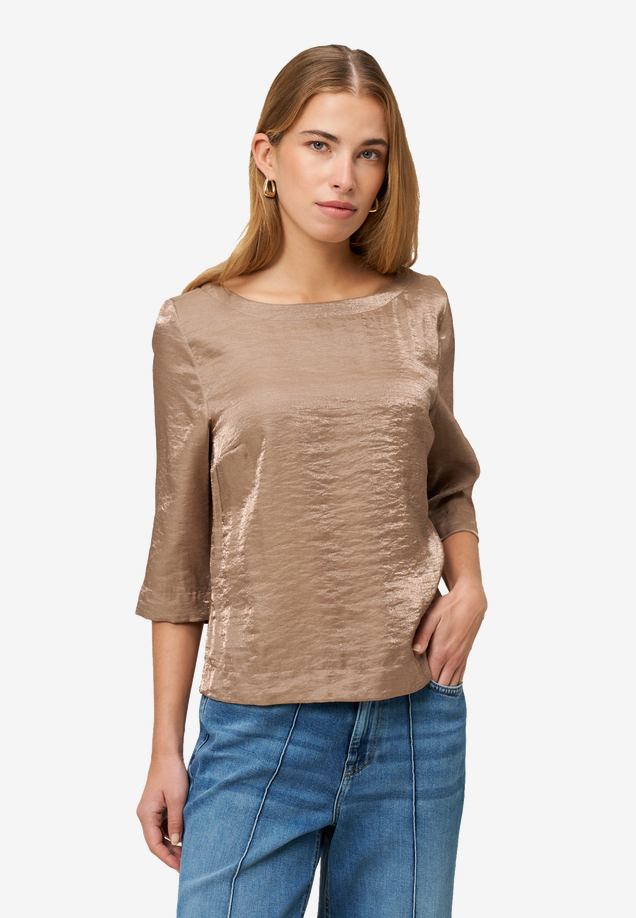 Bluse mit Knittereffekt / Modellfoto Vorderseite