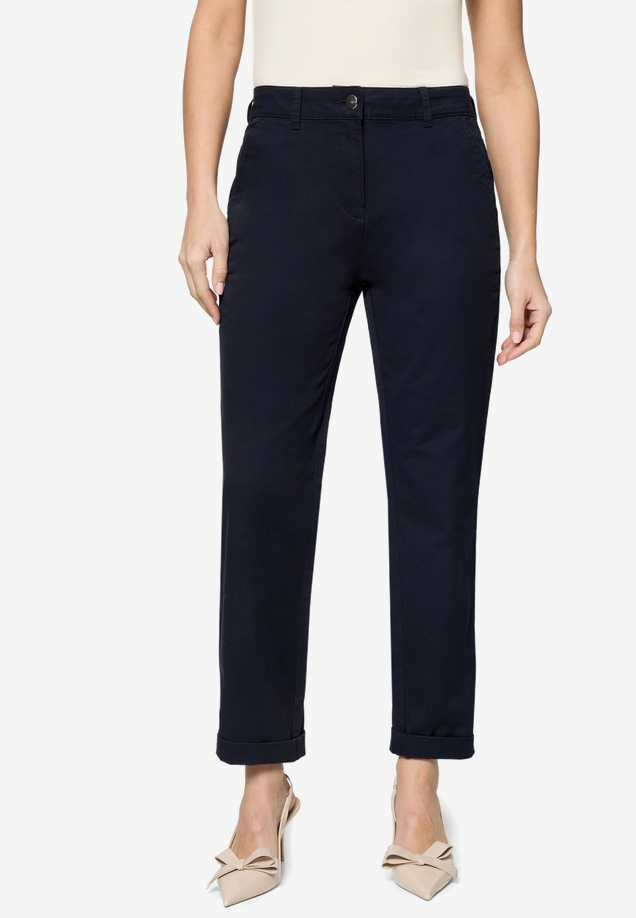Chinohose  mit Stretch 28 Inch  / Modellfoto Vorderseite