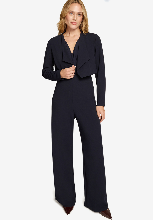 Jumpsuit Wickeloptik weites Bein / Modellfoto Vorderseite