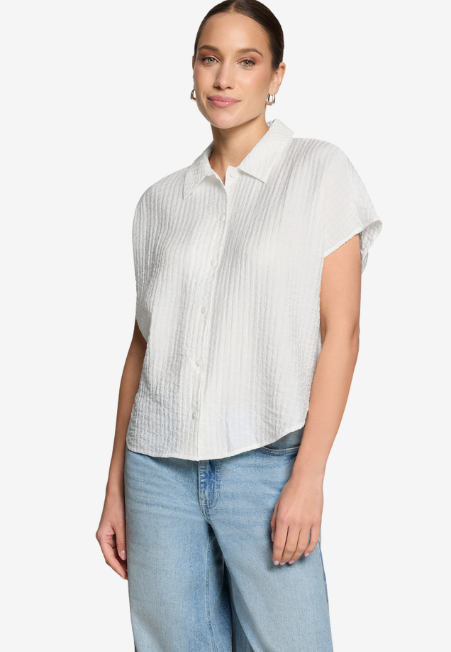 Hemdbluse  kurzarm Crinkle-Struktur / Modellfoto Vorderseite