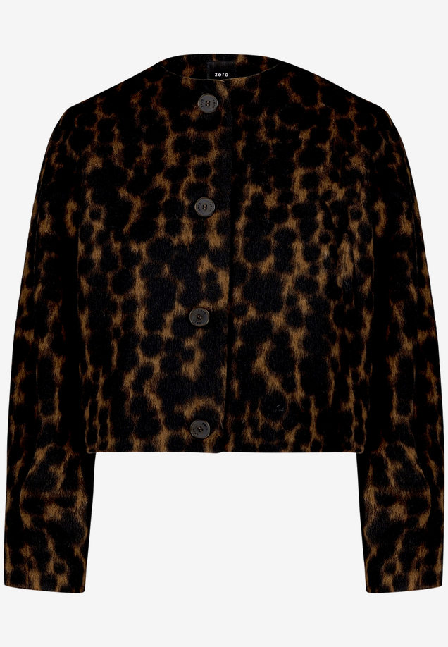 Flauschige Jacke  mit Knöpfen  / Vorderseite