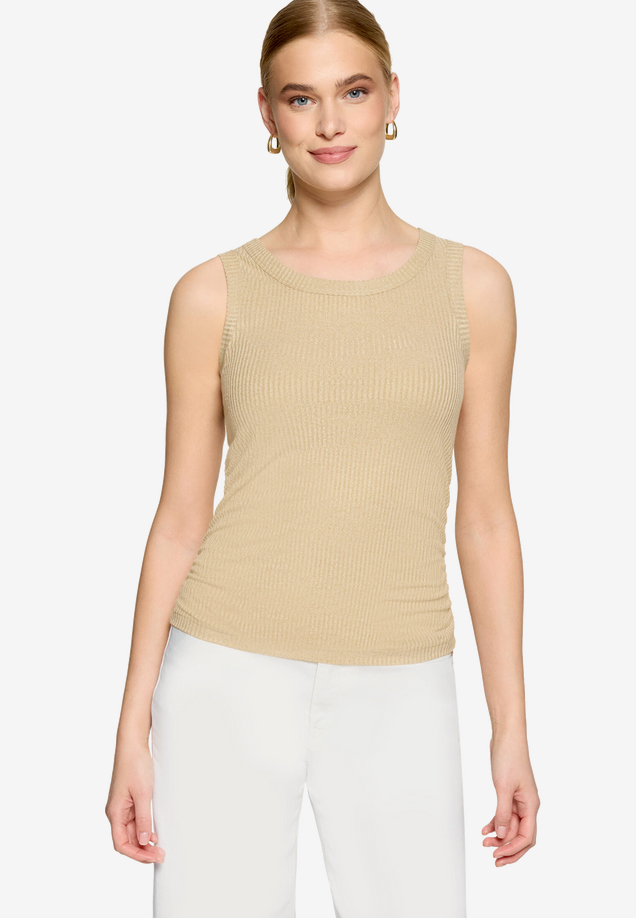 Basic-Top im Glitzer-Look / Modellfoto Vorderseite