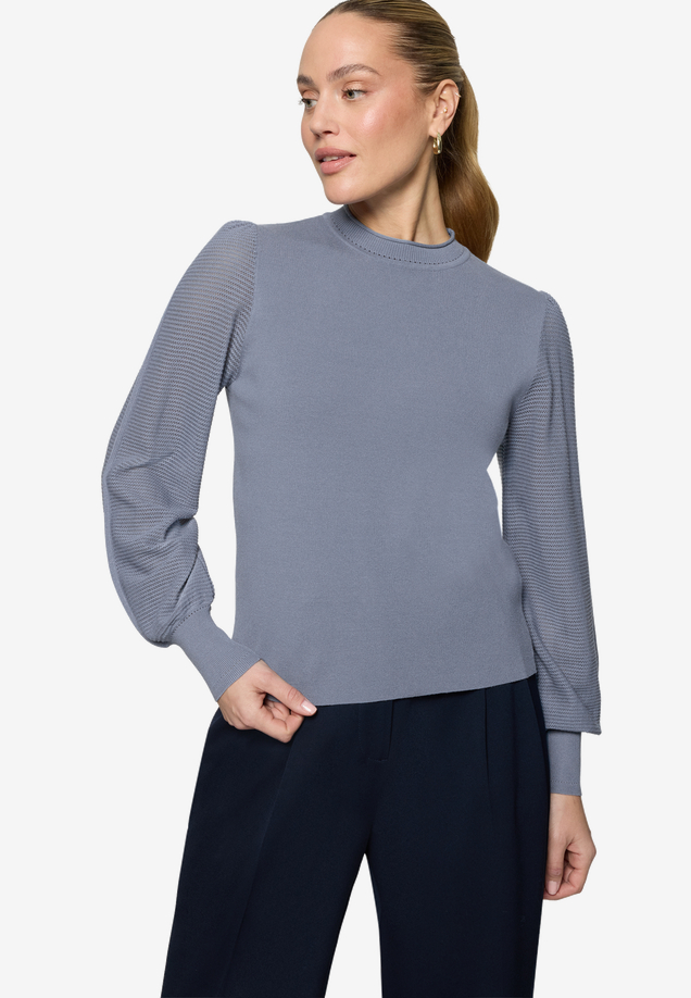 Pullover mit hohem Kragen / Modellfoto Vorderseite