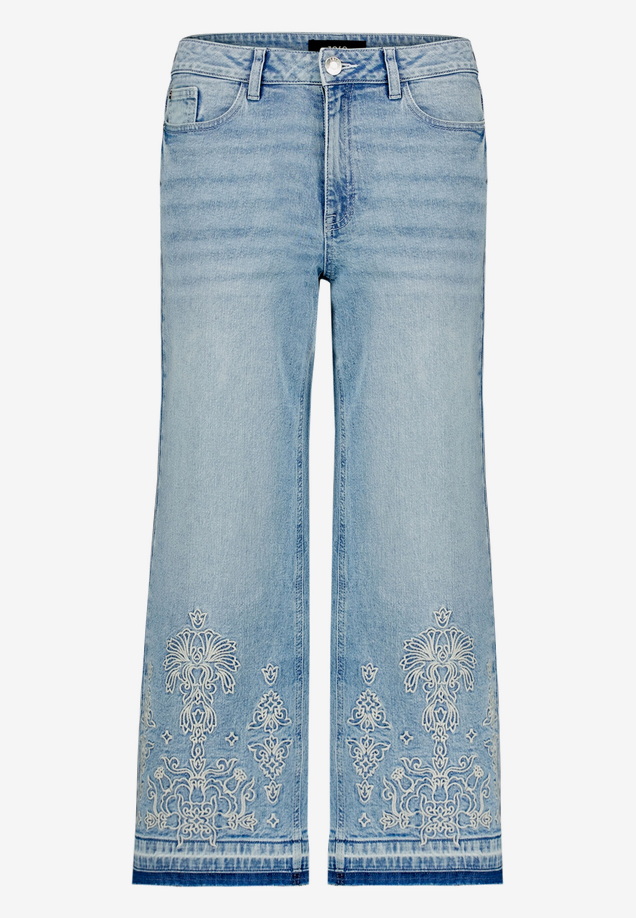Jeans  mit Stickerei 7/8 Länge  / Vorderseite