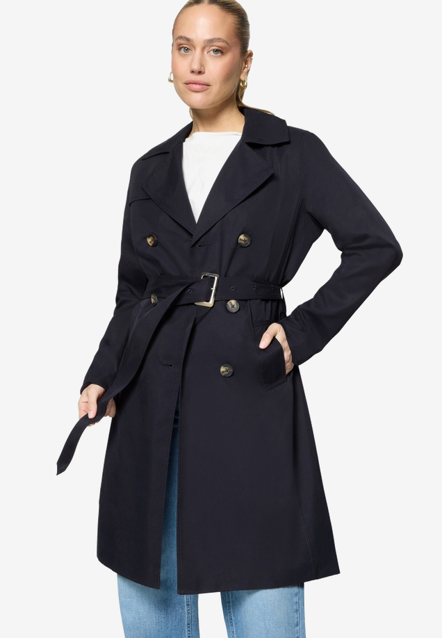 Trenchcoat  mit Gürtel / Modellfoto Vorderseite