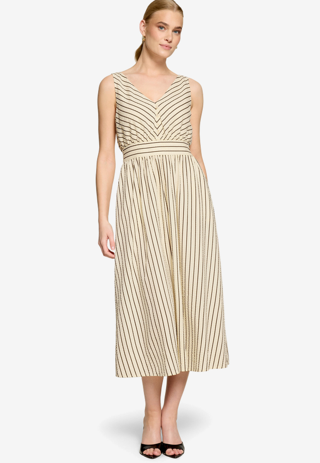 Midikleid  tailliert mit Streifen  / Modellfoto Vorderseite