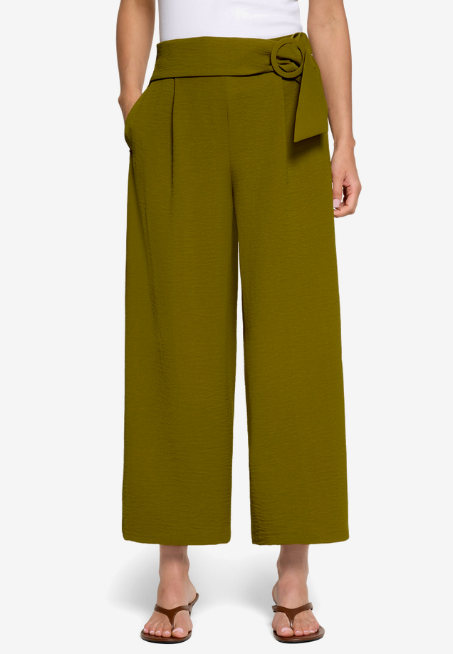 Culotte  mit Schnalle  / Modellfoto Vorderseite